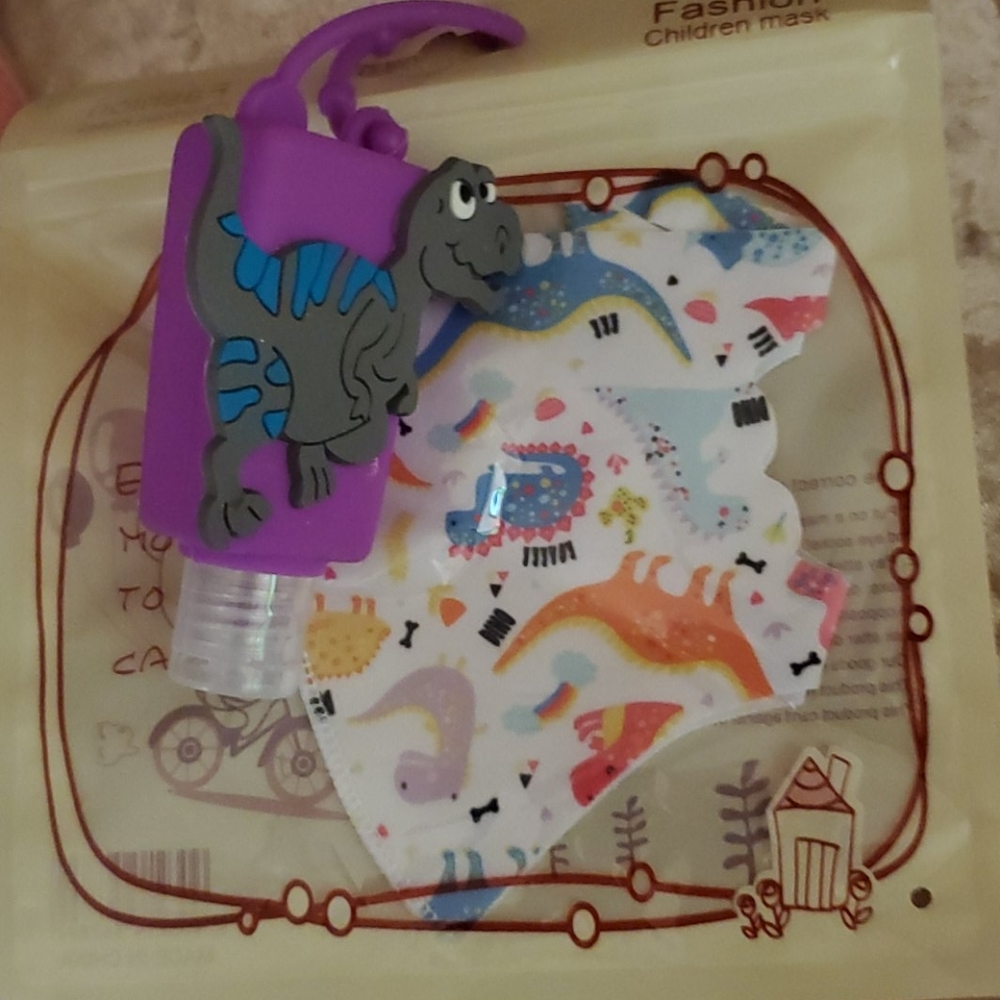 Children's 😷 & hand sanitizer case in dino.Theme
